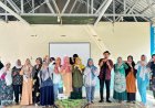 Tim UMBY Menyemangati Trini Karya Menghasilkan Produk Berbahan Kertas yang Lebih Bervariasi