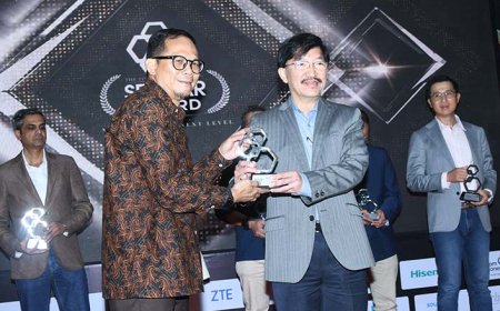 Gerakan Smartfren 100 Persen untuk Indonesia dan Router Sahabat Raih Selular Awards 2024