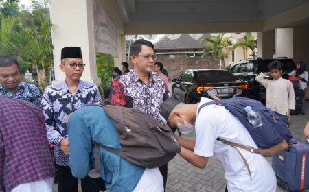 Peserta Program Kerja Sambil Kuliah Diberangkatkan ke Kerawang