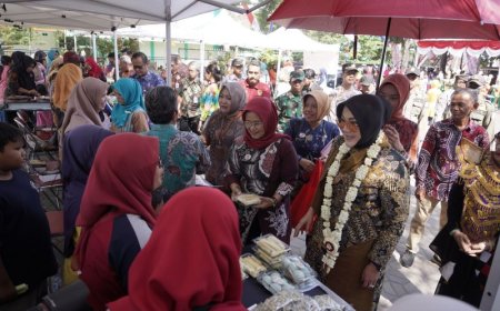 Sambang Warga di Krajan, Bupati Klaten Meresmikan Kios Desa