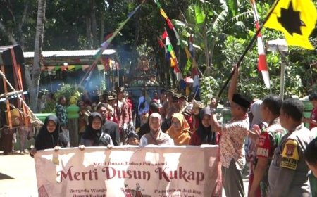 Gunungan Hasil Bumi Diarak Keliling Dusun