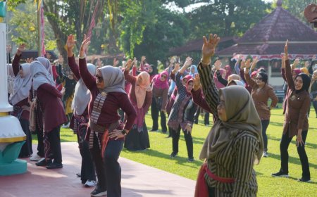 Senam Berkebaya Lurik Memeriahkan Hari Jadi ke-220 Klaten