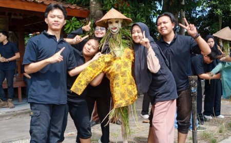 Saat Mahasiswa Bermain Gobak Sodor dan Memedi Sawah