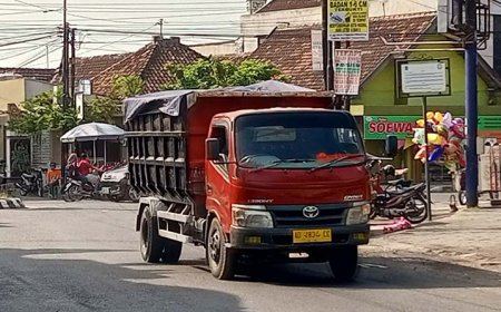 Banyak Truk Muatan Material Proyek Tol Jogja-Solo Masih Melanggar Jalur