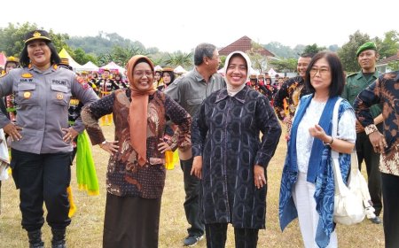 Ratusan Penari Dolalak Sambut Bupati Purworejo di Smanda Fest
