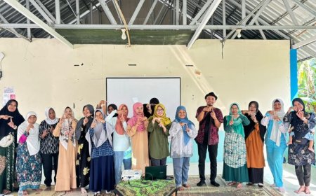 Tim UMBY Menyemangati Trini Karya Menghasilkan Produk Berbahan Kertas yang Lebih Bervariasi