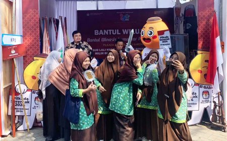 KPU Sosialisasi Pilkada di BCE, Maskot “Si Gaba”' Sapa Pengunjung