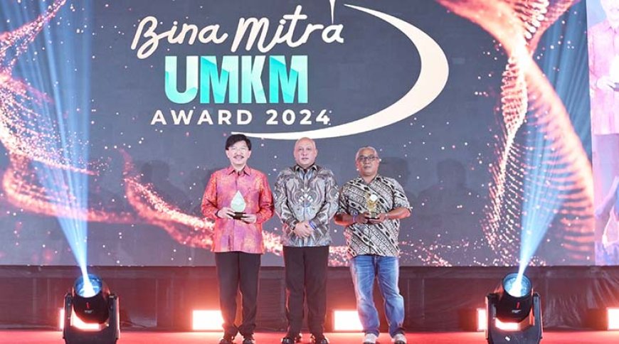 Smartfren Raih Predikat Gold dalam Bina UMKM Awards 2024 Lewat Program Teman UMKM