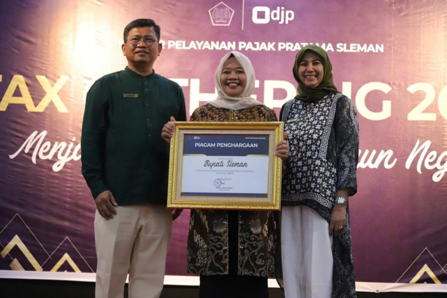 Penerimaan Pajak Tumbuh Signifikan, Bupati Sleman Menerima Penghargaan