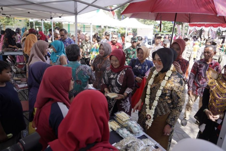 Sambang Warga di Krajan, Bupati Klaten Meresmikan Kios Desa
