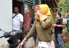 Ibu Korban Berlinang Air Mata Menyaksikan Rekonstruksi Penganiayaan Anaknya yang Berujung Kematian
