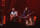 Diwarnai Insiden Teknis, The Sigit dan The Upstairs Pukau Penonton di Panggung Cherrypop
