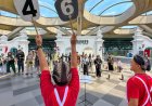 Semarak HUT RI di Bandara, Wisatawan Asing Main Gamelan