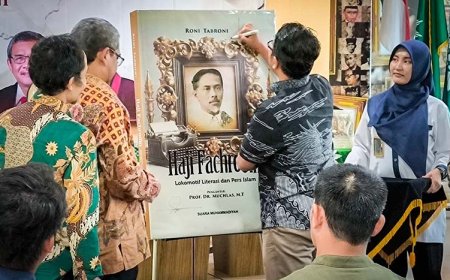 Biografi Haji Fachrodin Terbit, Jawab Tantangan Jurnalisme Era Digital
