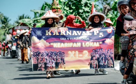 Pelajar SMAN 11 Purworejo Menampilkan Beragam Kreasi Karnaval Kemerdekaan