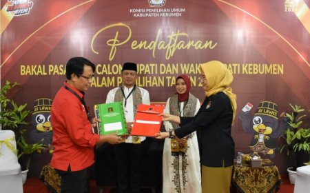 Diusung Sepuluh Parpol, Paslon Arif - Rista Mendaftar ke KPU Kebumen