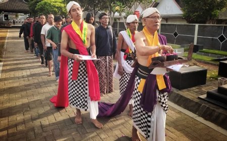 Protes Situasi Politik, Paguyuban Kawruh Budaya Ngayogyakarta Gelar Aksi di Kuburan