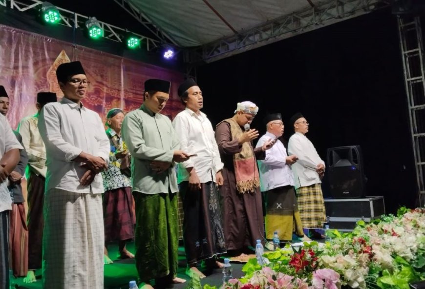 Majlis Kiai Ombo Rutin Sholawatan Setiap 35 Hari