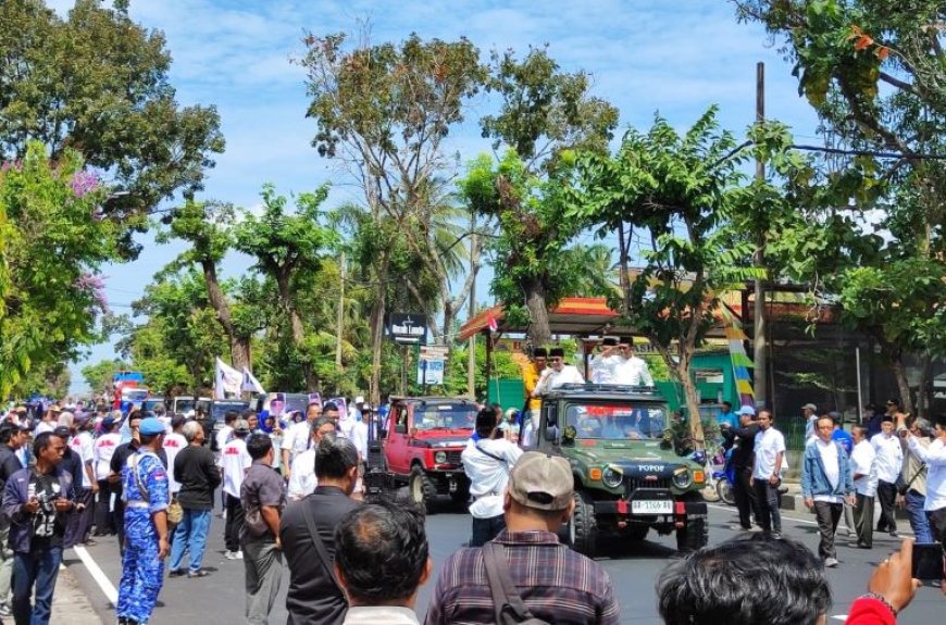 Paslon Yophi - Lukman Mendaftar ke KPU Diantar Ribuan Orang dari Koalisi Purworejo Juara