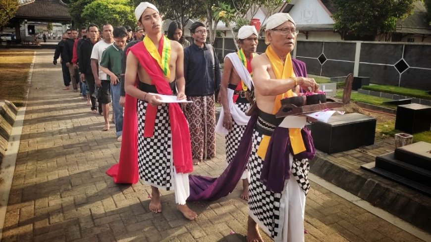 Protes Situasi Politik, Paguyuban Kawruh Budaya Ngayogyakarta Gelar Aksi di Kuburan
