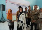 Warga Terdampak Jalan Prambanan – Lemahbang Menerima Sertifikat Tanah