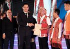 Tempuh Ribuan Kilometer ke Bandung, Masyarakat Hukum Adat Kapuas Hulu Terima Sertipikat dari Menteri AHY