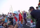 Warga Arak Delapan Gunungan, Ramaikan Festival Candi Kembar di Desa Bugisan Prambanan 