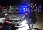 Pengemudinya Disangka Tabrak Lari, Mobil Dirusak Warga