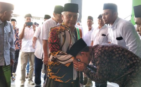 Kiai Achmad Chalwani Meresmikan Rumah Pemenangan Paslon Yophi-Lukman
