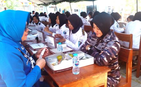 Pecahkan Rekor MURI, TNI AL Gelar Makan Siang Bergizi Bersama