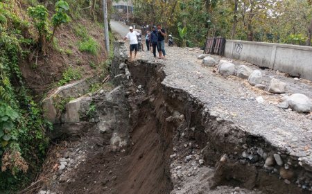 Ambrol Minggu Malam, Jembatan Sudimoro Klaten Ditutup Total