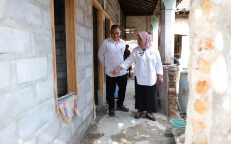 Kustini Serahkan Buku Tabungan RTLH untuk Warga Godean