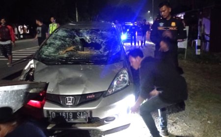 Pengemudinya Disangka Tabrak Lari, Mobil Dirusak Warga
