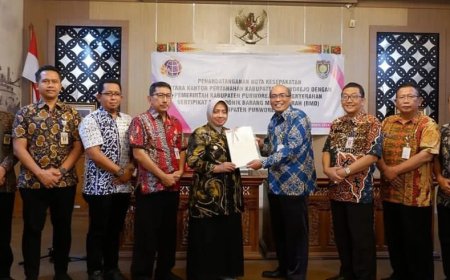 BPN Menyerahkan Sertipikat Tanah Elektronik Milik Pemkab Purworejo