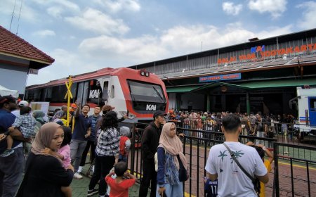 Ribuan Wisatawan Antri Panjang di Jogja Spoor Festival 2024