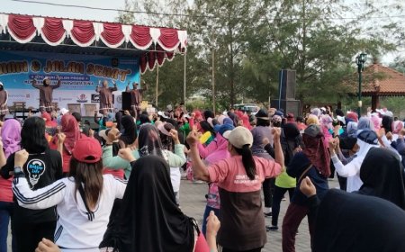 Sambut Hari Pariwisata Dunia, Ribuan Warga Jalan Sehat Keliling Pantai Glagah