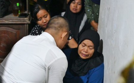 Bupati dan Wakil Bupati Kebumen Melayat ke Rumah Duka Relawan BPBD Kebumen