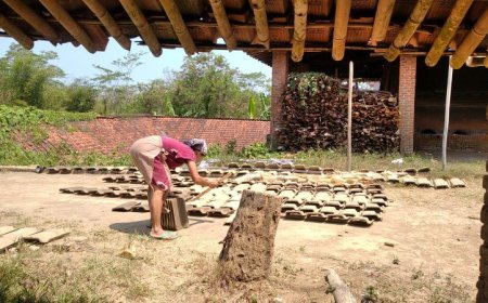 Cuaca Cerah Rezeki bagi Buruh Industri Genteng di Kebumen
