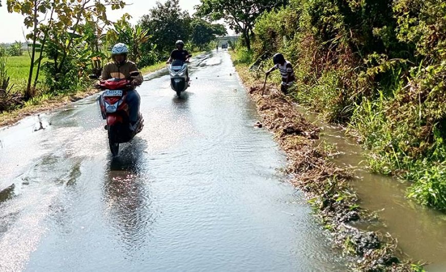 Diguyur Hujan, Jalan Tegalgondo-Sidowayah Banjir