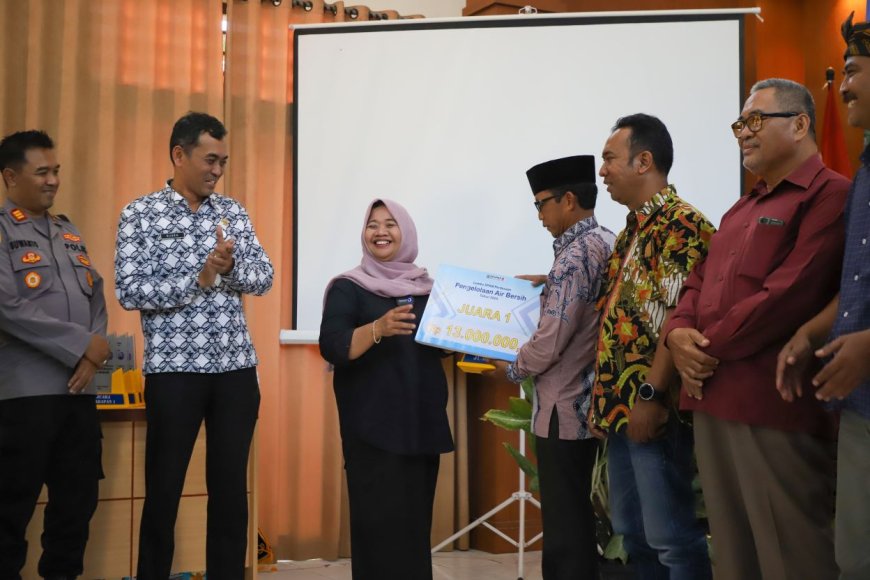 Pemkab Sleman Menyerahkan Hadiah Lomba Pengelolaan SPAM