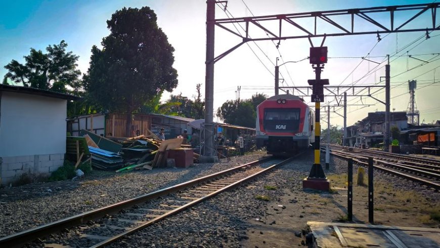 Senja di Bong Suwung, Kisah Perjuangan dan Redupnya Harapan di Pinggir Rel Kereta