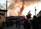 Pasar Wonokriyo Gombong Terbakar Puluhan Kios Hangus