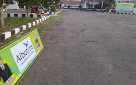 Langgar Aturan, Gambar Cawabup Terpampang di Komplek Kecamatan Purworejo