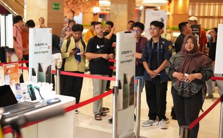 Ribuan Pelanggan Antre Sejak Pagi, Buru Penjualan Perdana Xiaomi 14T Series  