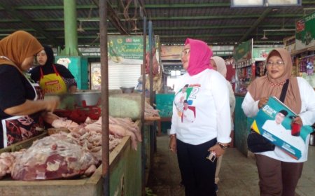 Tim Paslon Halim-Aris Kampanye Sambil Nglarisi Pedagang