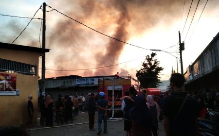 Pasar Wonokriyo Gombong Terbakar Puluhan Kios Hangus