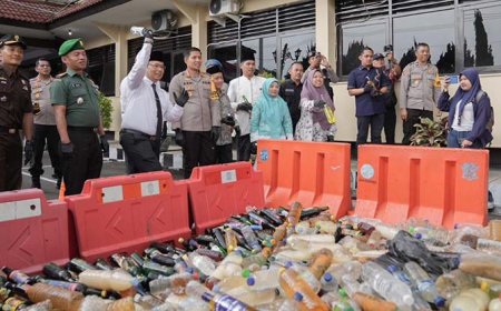 Pjs Bupati Sleman Saksikan Pemusnahan 4.127 Botol Miras Bukti Operasi Polresta Sleman