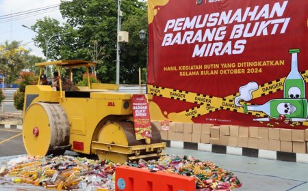 Barang Bukti Miras 1.564 Botol Digilas Stoom Walls