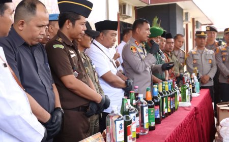 Miras Ribuan Botol Hasil Razia Polres Kulonprogo Dimusnahkan