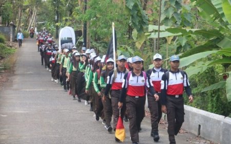 Jalan Kaki 14 Kilometer, Paskibra SMAN 6 Purworejo Napak Tilas Perjuangan Pahlawan